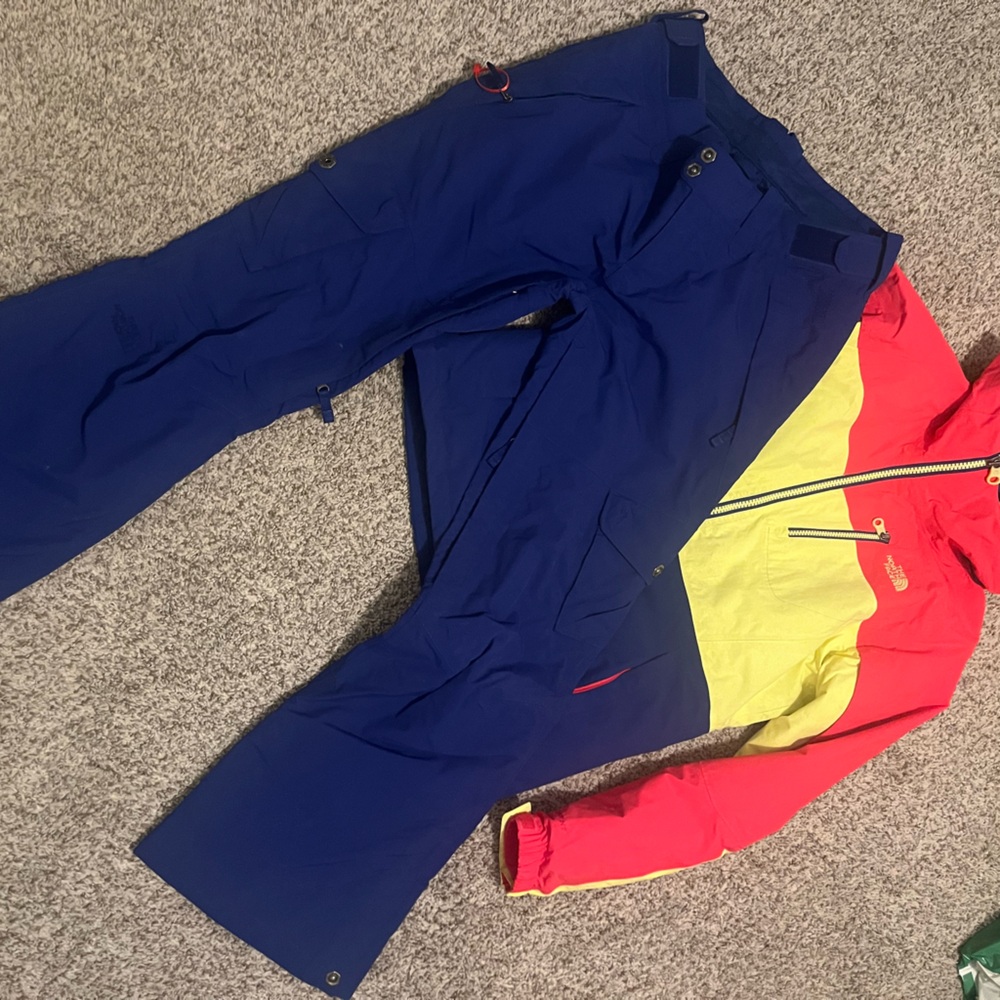 northface ski jacket and snow pants - Picture 3 of 7